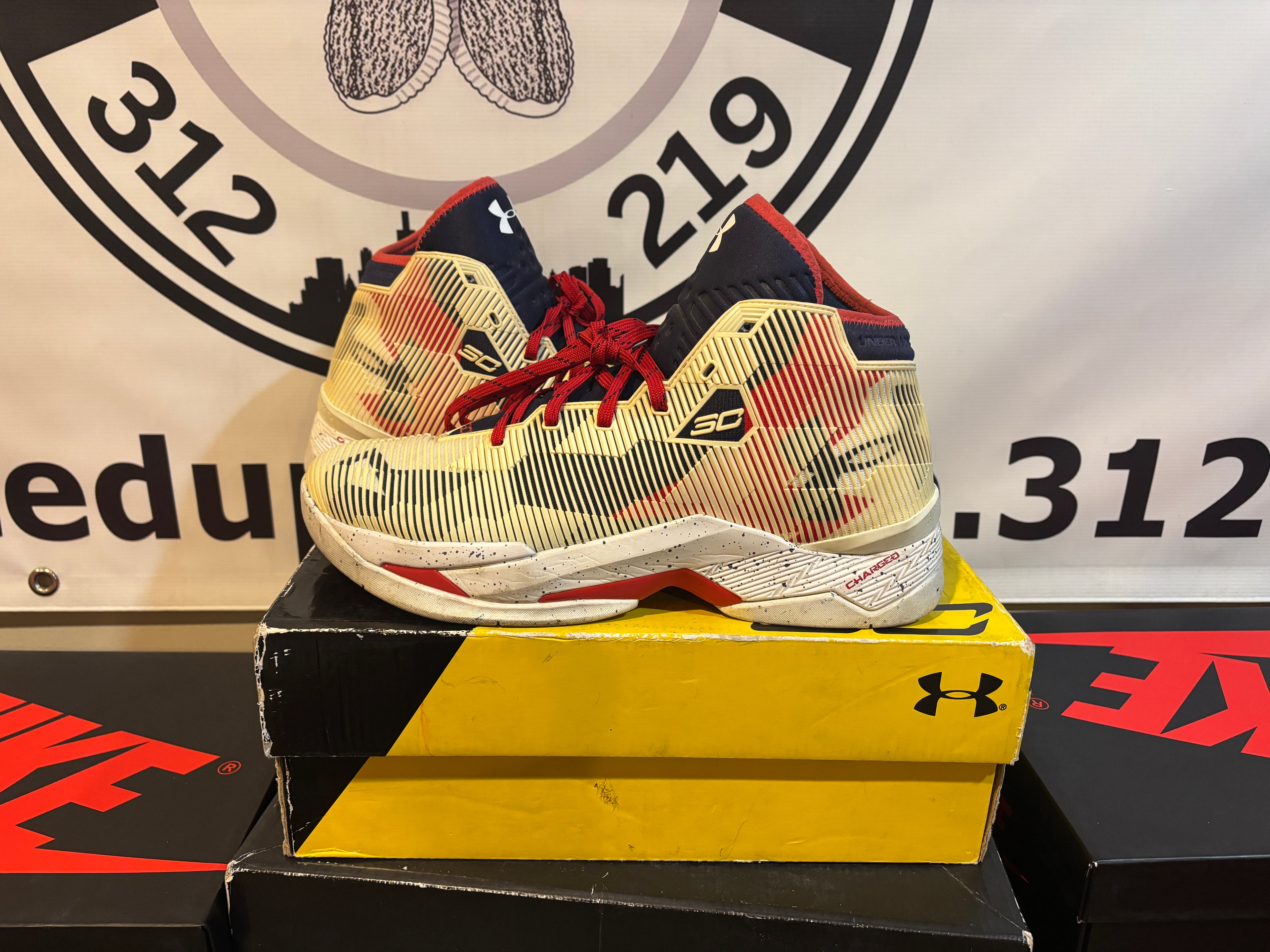 Size 10 - Under Armour Stephen Curry 2.5 'Hoop Nation' Pre owned