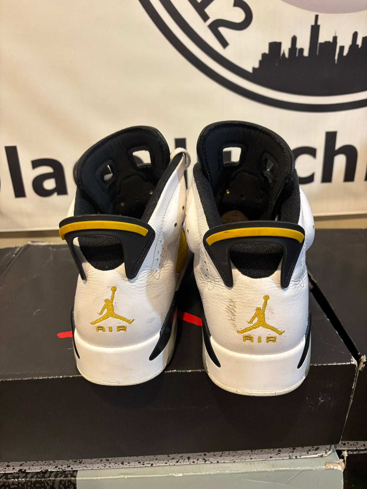 Size 9 - Jordan 6 Retro Yellow Ochre - Pre Owned
